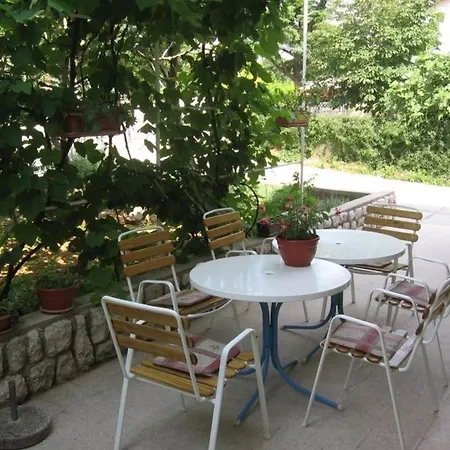 Charmantes In Mit Grosser Terrasse Apartment